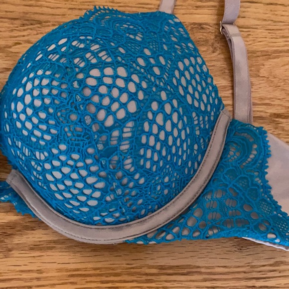 VS lingerie set. Bra 34b panties XS - Picture 2 of 3